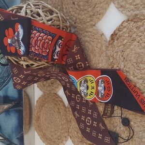 BRAND NEW Authentic Louis Vuitton Twilly Scarf